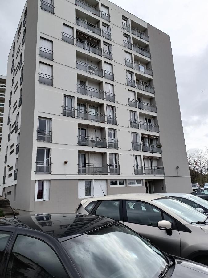 Super Appartement 6 Voyageurs Hyper Centre Montlucon Exterior photo